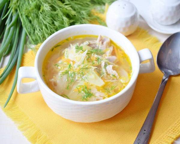 Щи из свежей капусты с курицей