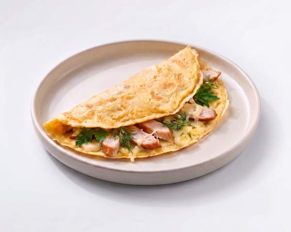 Яичный блин с сыром и копченой курицей