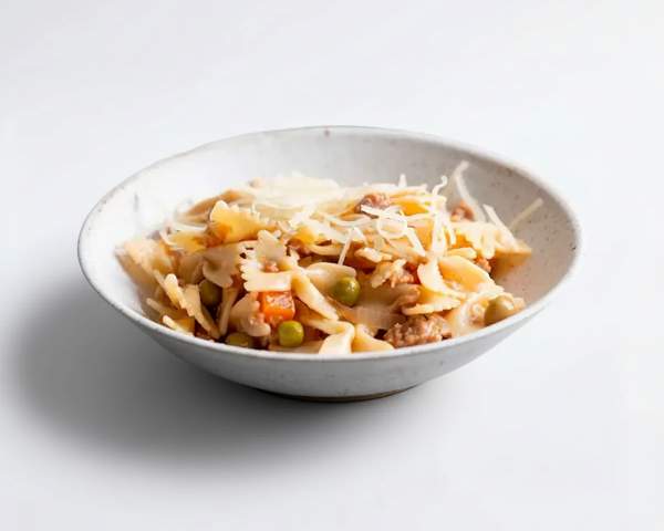 Паста с мясным рагу в томатном соусе 